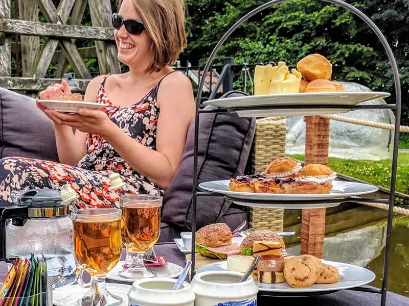 High Tea y Navegar en Giethoorn