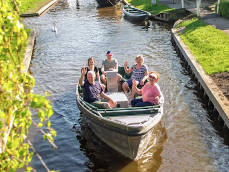Giethoorn - Luxe sloep met schipper (8)